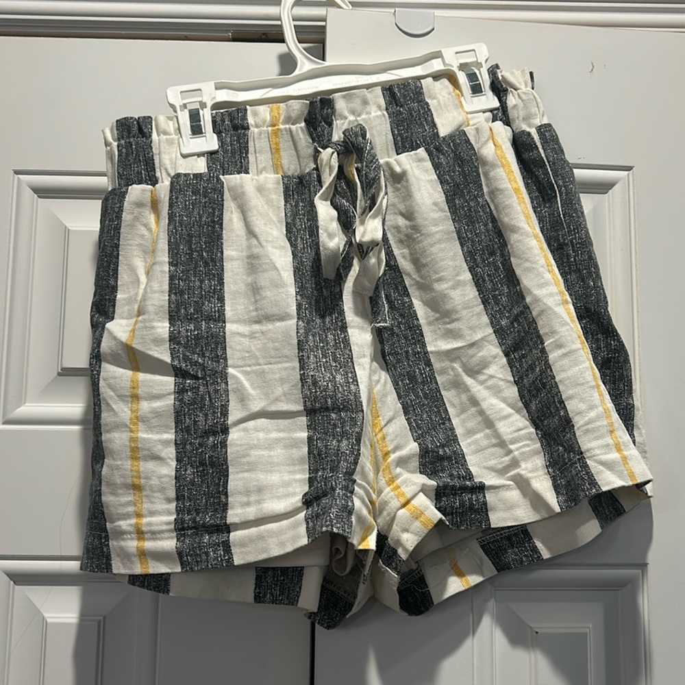 Striped dress shorts size medium